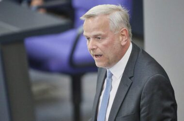 AfD-Politiker Holm bezeichnet Renten-Rebellion als "Rollenspiel"
