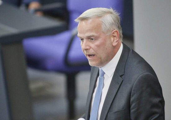 AfD-Politiker Holm bezeichnet Renten-Rebellion als "Rollenspiel"