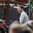 Grünen-Chef Banaszak tourt mit "Taxi Banaszak" durch den Osten
