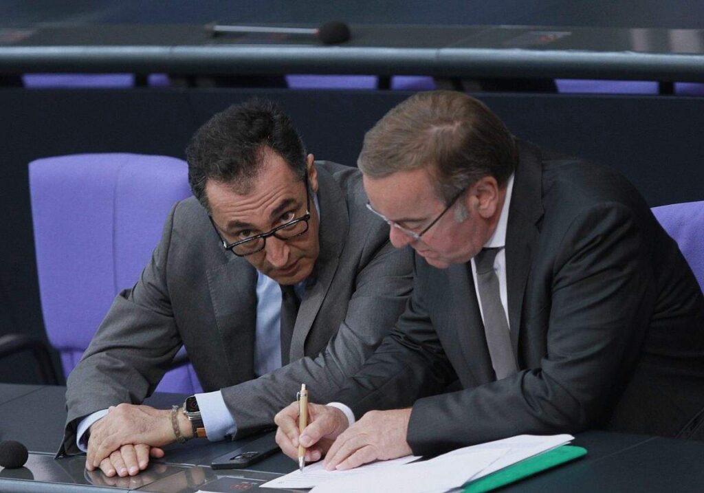 Özdemir und Pistorius fordern AfD-Verbotsantrag