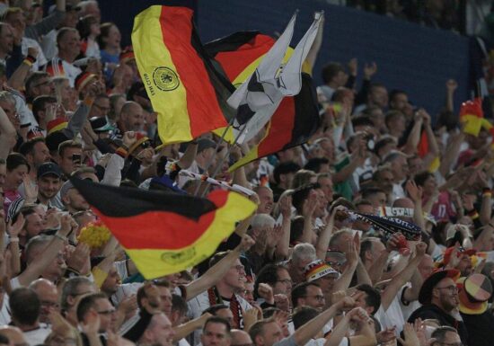DFB führt Stehplätze bei Länderspielen ein