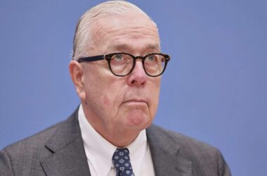 Ärztepräsident will pensionierte Ärzte an Schulen schicken