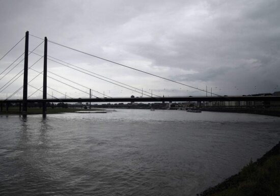 Niedrigwasser: Binnenschiffer warnen vor Zweiteilung des Rheins
