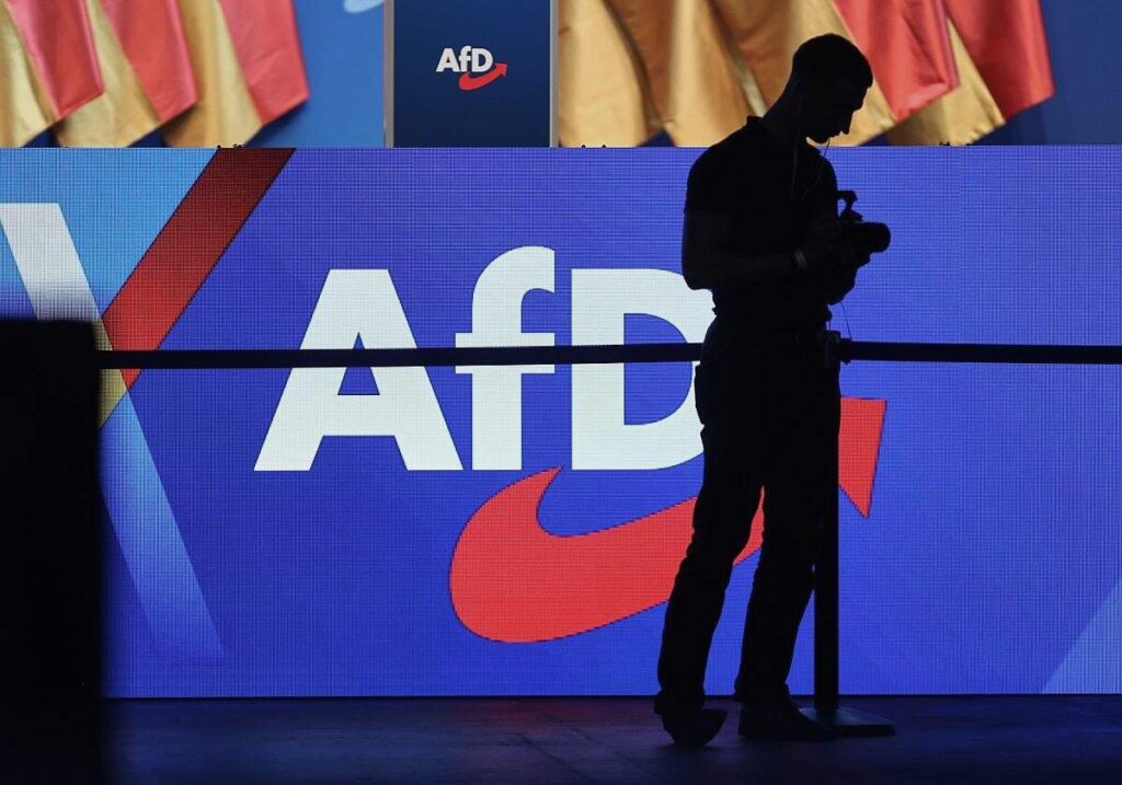 Politbarometer: AfD weiter klar vorn - Grüne legen zu