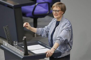 Grünen-Chefin wirft Regierung mangelnde Entschlossenheit vor