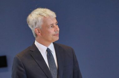 Niedrigwasser: Bilger will Güter auf Straßen und Schienen bringen