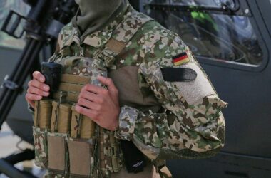 Wehrbeauftragter warnt vor überfüllten Stuben durch neue Ausrüstung