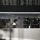Dax nach Zickzackkurs wieder leicht im Plus - Telekom vorn