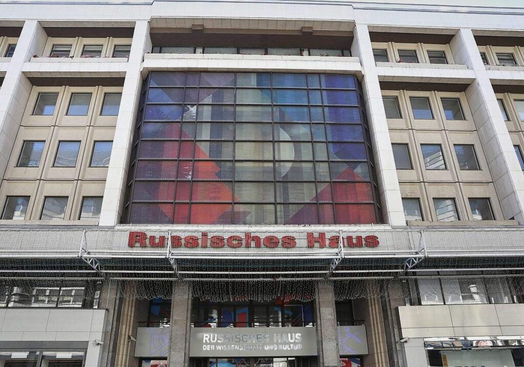 Wagenknecht gegen Schließung des Russischen Hauses