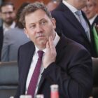 Kanzler im Urlaub - Klingbeil soll wieder Kabinettssitzung leiten