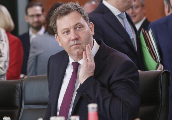 Kanzler im Urlaub - Klingbeil soll wieder Kabinettssitzung leiten