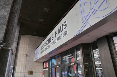 Digitalministerium verteidigt Außenstelle neben Russischem Haus