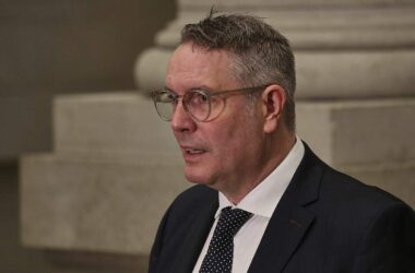 Schweitzer pocht auf Frau als Bundespräsidentin