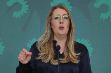 9.600 Hitztetote: Dröge kritisiert Schweigen des Kanzlers