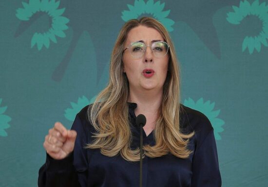9.600 Hitztetote: Dröge kritisiert Schweigen des Kanzlers