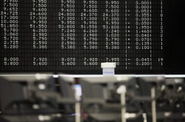 Dax weiter kaum verändert - Rekordkurse bleiben in Reichweite