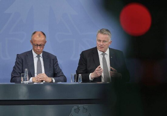 Schnieder kritisiert Merz für Regierungsumbildung