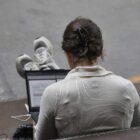 Unternehmen erwarten sinkende Löhne wegen KI