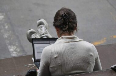 Unternehmen erwarten sinkende Löhne wegen KI