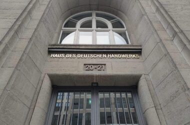Handwerksverband drängt auf Senkung der Lohnnebenkosten