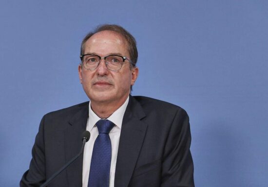 Dobrindt warnt vor hybriden Angriffen auf Deutschland