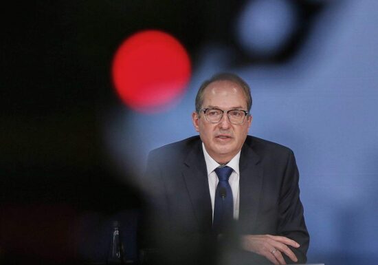 Dobrindt will Verfassungsschutz zu aktivem Geheimdienst umbauen