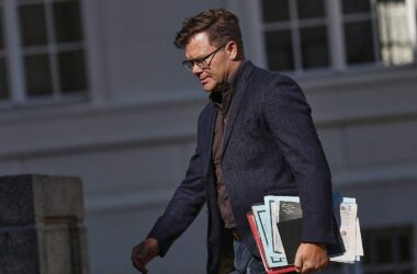 Schneider hält an Grundgesetzänderung für Klimaanpassung fest