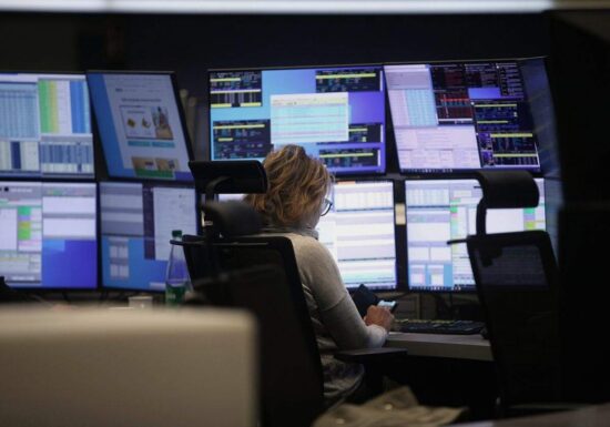 Dax startet positiv - Anleger blicken nach Washington