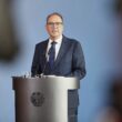 Dobrindt bestätigt Waffenfund - Ausländische Geheimdienste helfen