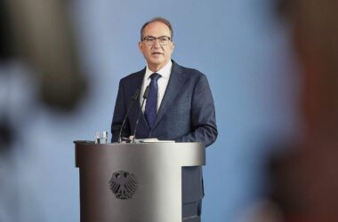 Dobrindt bestätigt Waffenfund - Ausländische Geheimdienste helfen