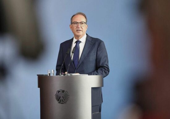 Dobrindt bestätigt Waffenfund - Ausländische Geheimdienste helfen