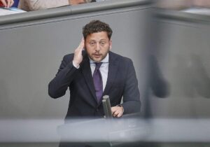 Grünen-Chef kritisiert Attestpflicht als "Quatsch"