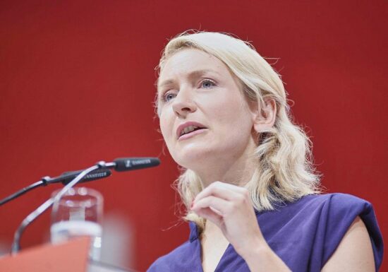 Linke beharrt in Berlin auf Vergesellschaftungen