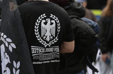 BPB will Rechtsextremismus weiter behandeln