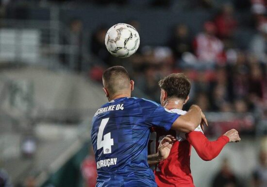DFB-Pokal: Schalke gewinnt in Halle erst nach Verlängerung