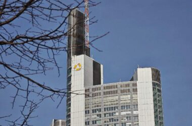 Commerzbank-Aufsichtsratschef will Überprüfung des Übernahmerechts