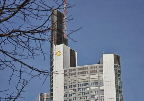 Commerzbank-Aufsichtsratschef will Überprüfung des Übernahmerechts