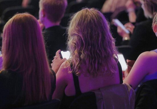 Große Mehrheit für Verbot von KI-Entkleidungs-Apps