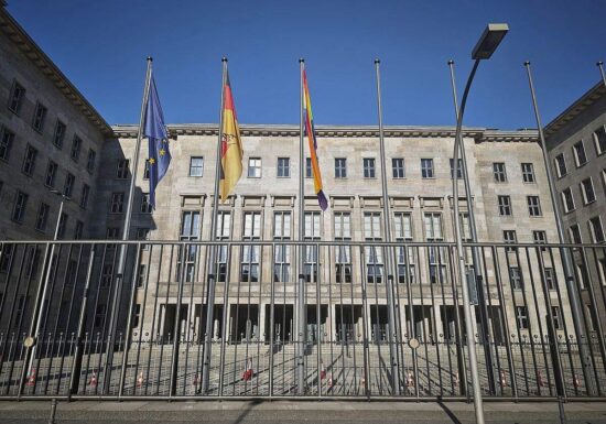 Klingbeil streicht Freibetrag für Mitarbeiterrabatte doch nicht