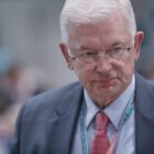 Koch warnt CDU vor Kanzlertausch
