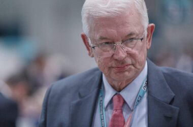 Koch warnt CDU vor Kanzlertausch