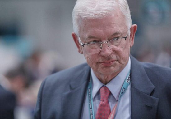 Koch warnt CDU vor Kanzlertausch