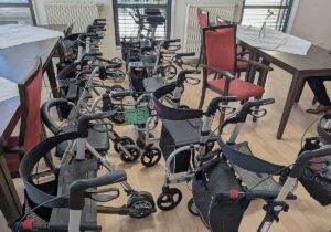 Linke nennt Linnemanns Pflege-Kürzungspläne "völlig absurd"