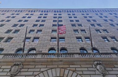 Federal Reserve erhöht Leitzins erstmals seit 2023