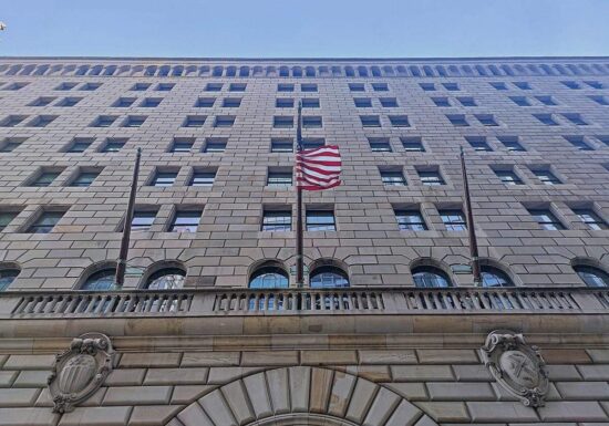 Federal Reserve erhöht Leitzins erstmals seit 2023