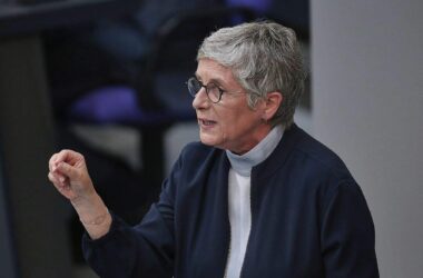Haßelmann stellt Führungsstärke von Merz infrage