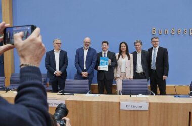 Wirtschaftsinstitute verdoppeln Konjunkturprognose wieder