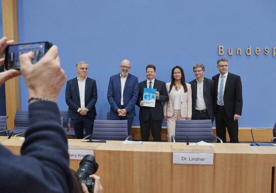 Wirtschaftsinstitute verdoppeln Konjunkturprognose wieder