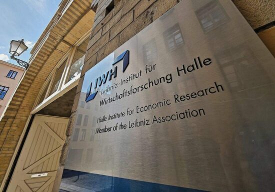 IWH: Firmenpleiten gehen im August zurück - weiter hohes Niveau