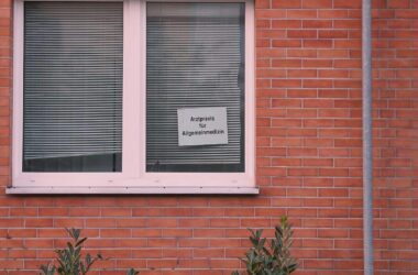 Gesamtmetall kritisiert SPD in Debatte um Attestpflicht